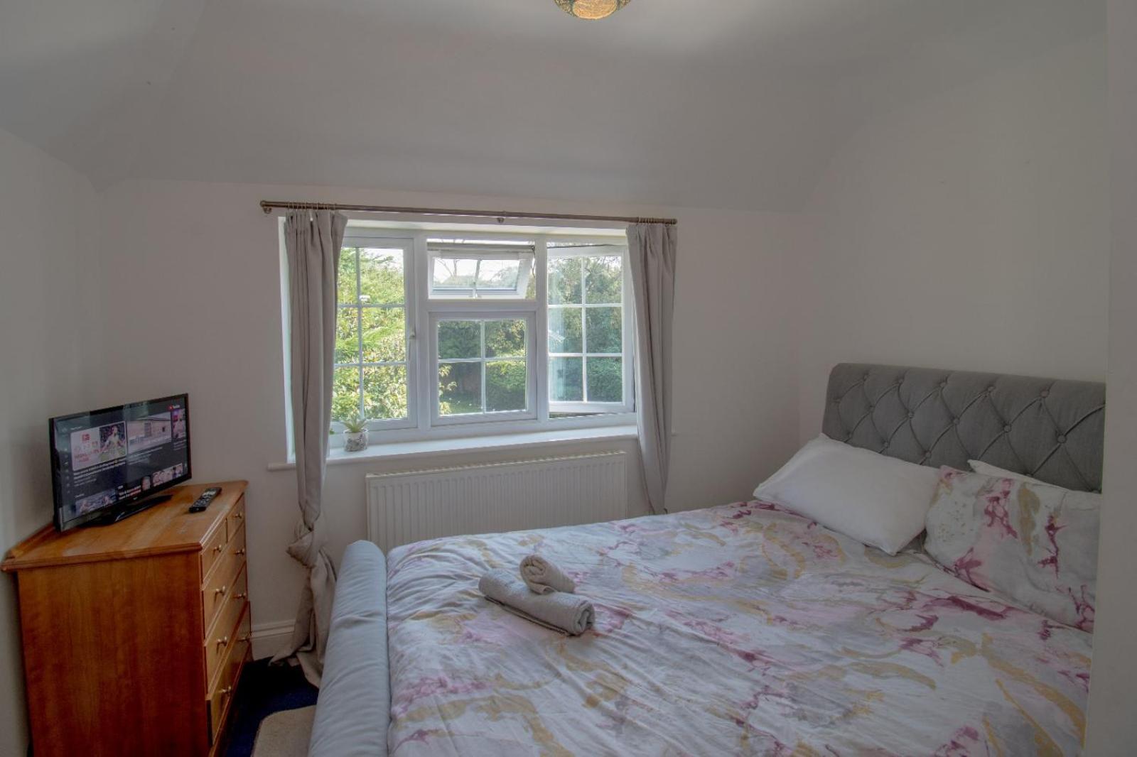 Holiday home 6 Bedroom With Hot Tub & Garden *