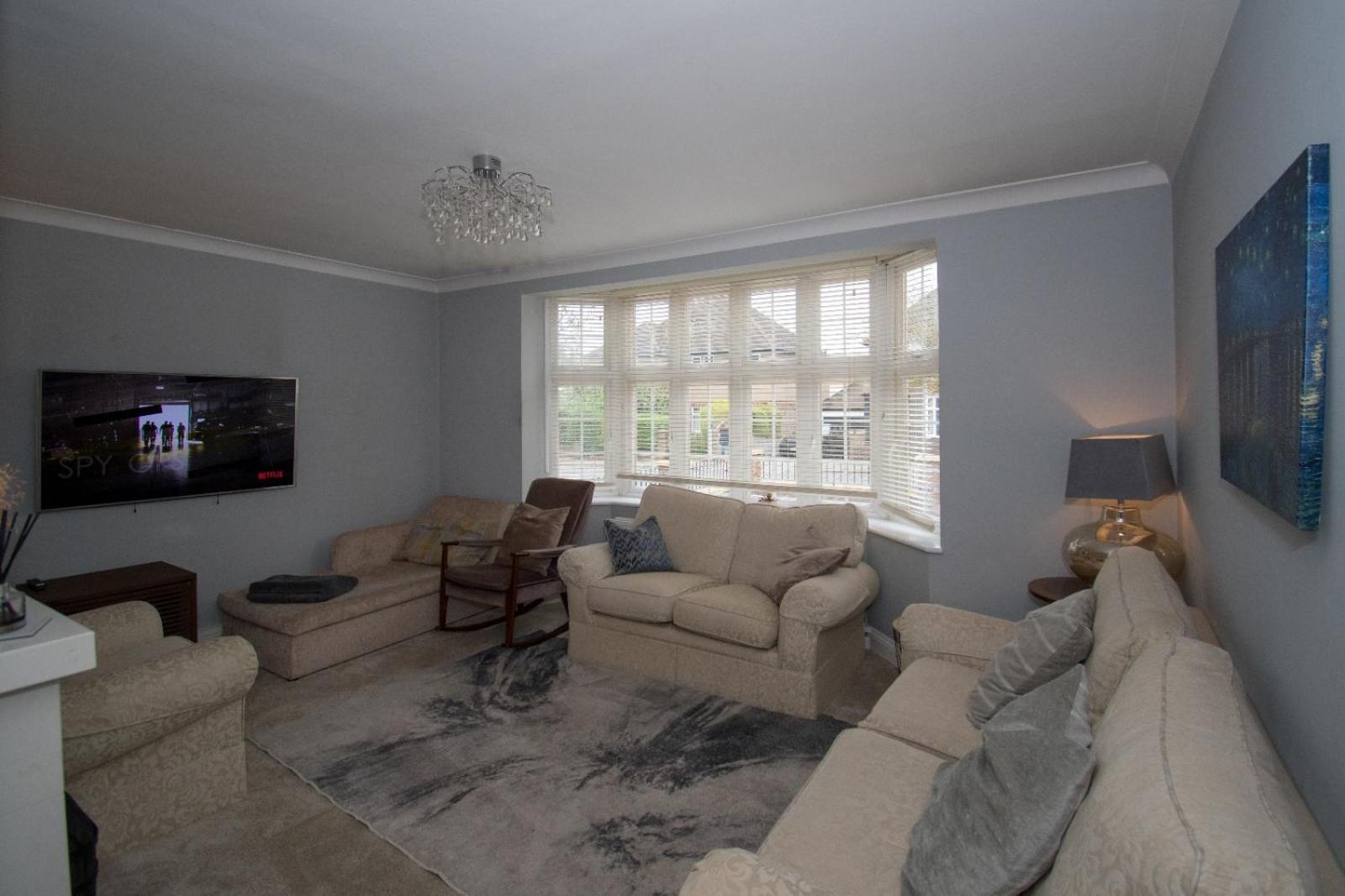 Holiday home 6 Bedroom With Hot Tub & Garden *