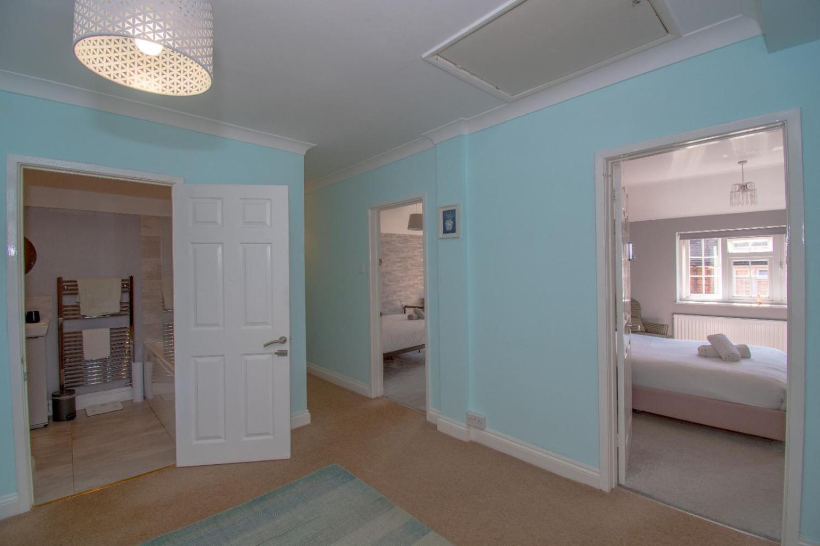 Holiday home 6 Bedroom With Hot Tub & Garden Luton (Bedfordshire)