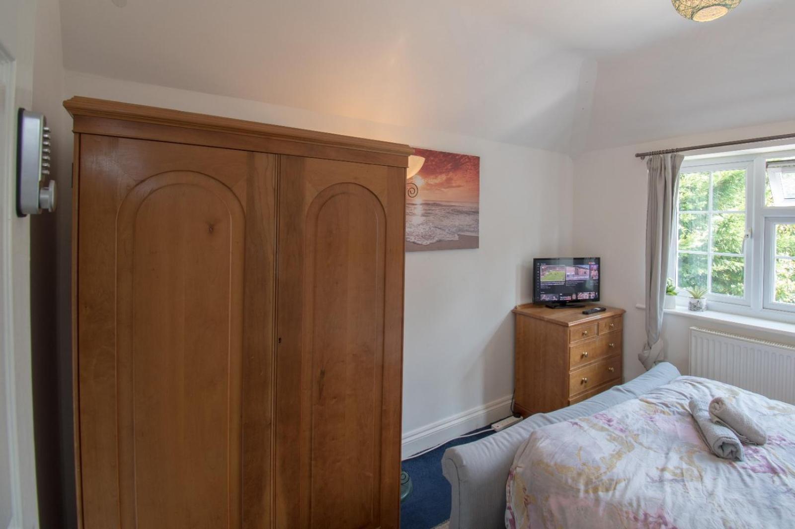 6 Bedroom With Hot Tub & Garden Holiday home