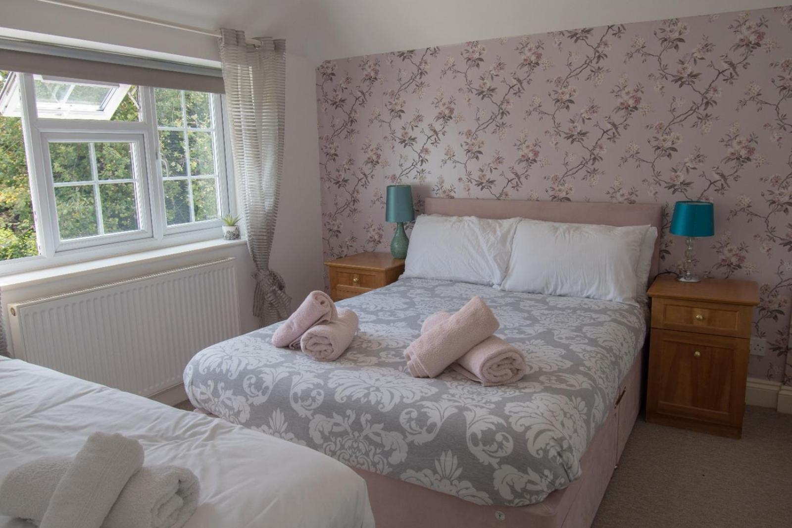 Holiday home 6 Bedroom With Hot Tub & Garden *