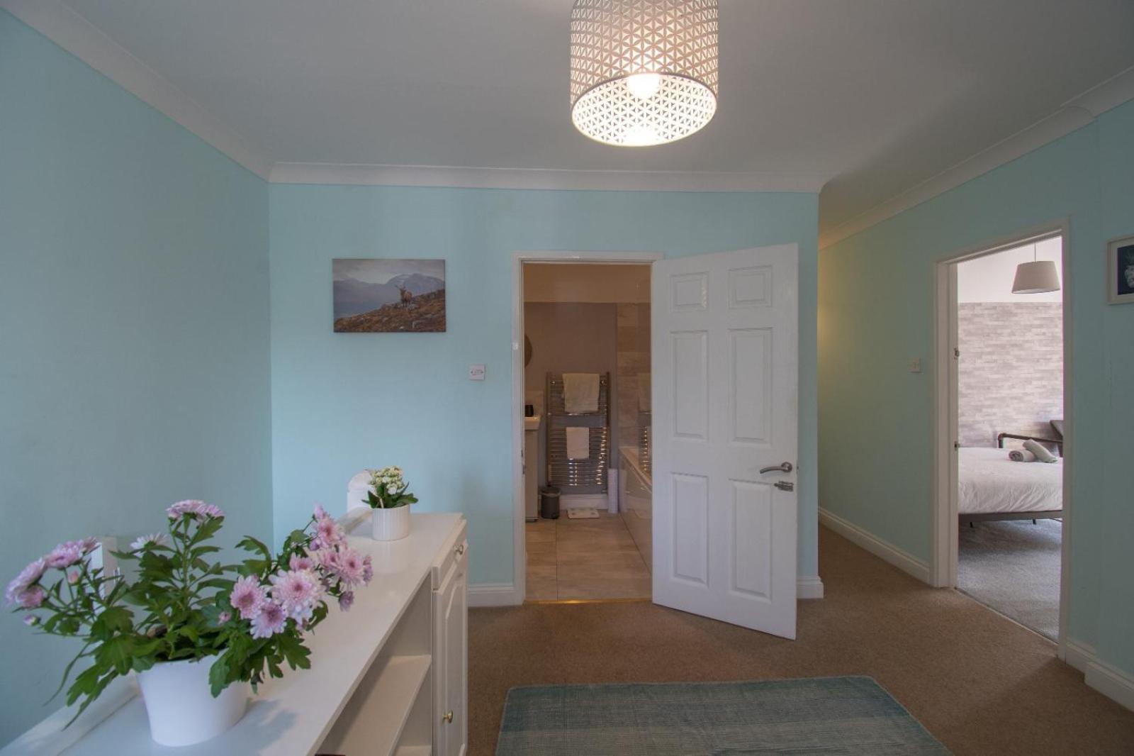 6 Bedroom With Hot Tub & Garden *