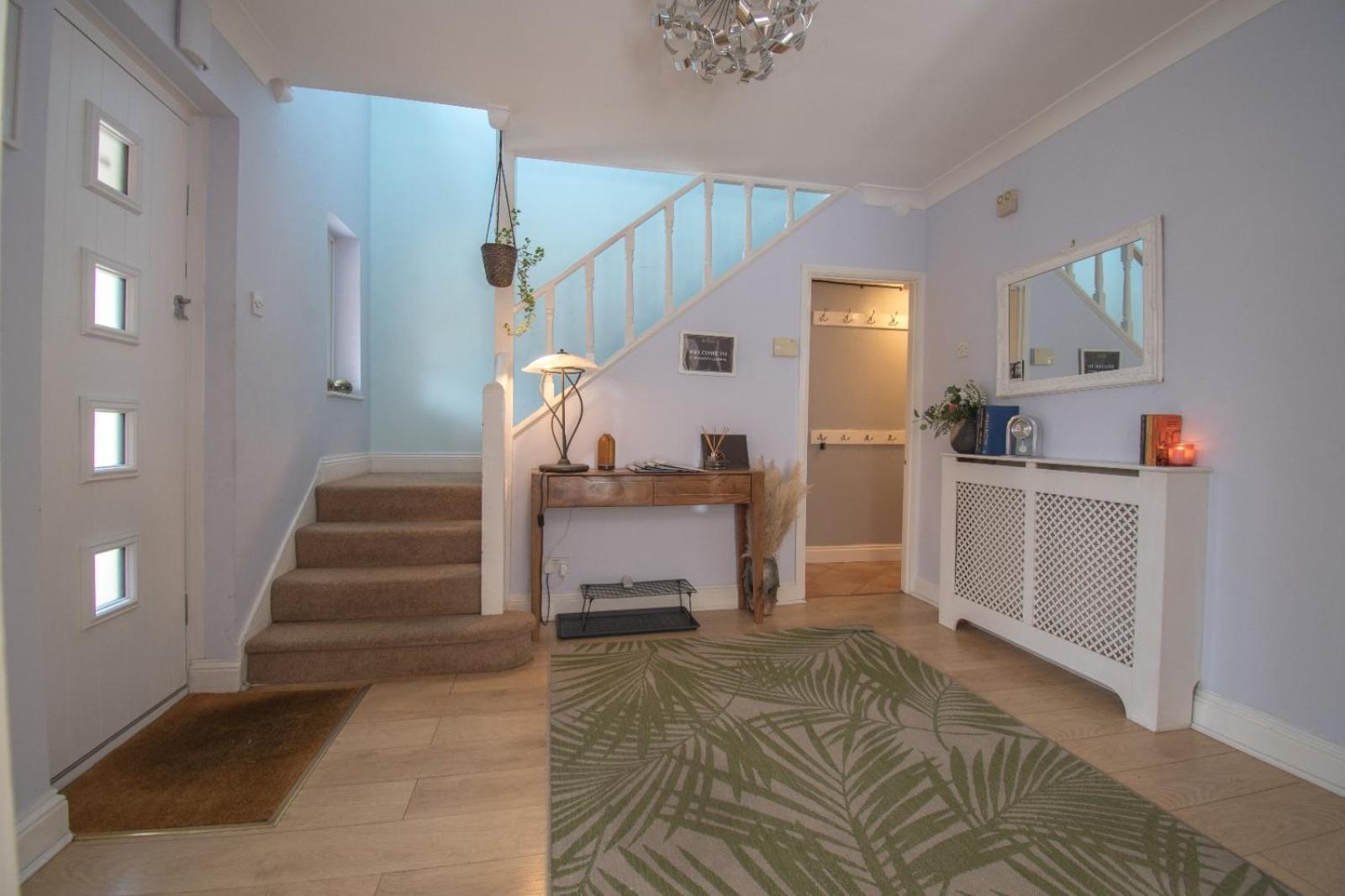 6 Bedroom With Hot Tub & Garden