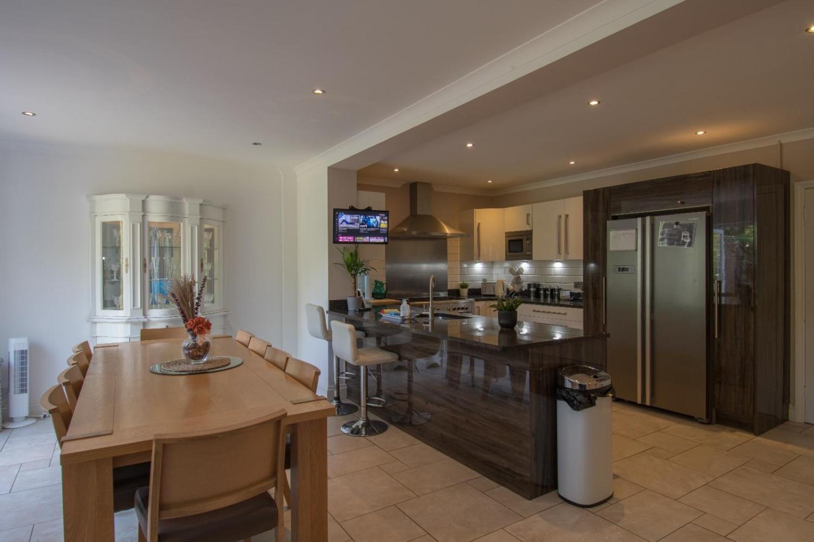 6 Bedroom With Hot Tub & Garden