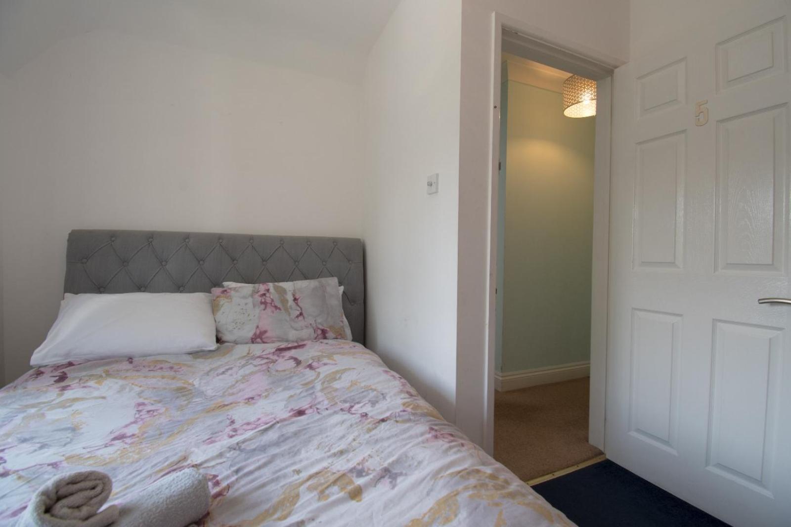 Holiday home 6 Bedroom With Hot Tub & Garden