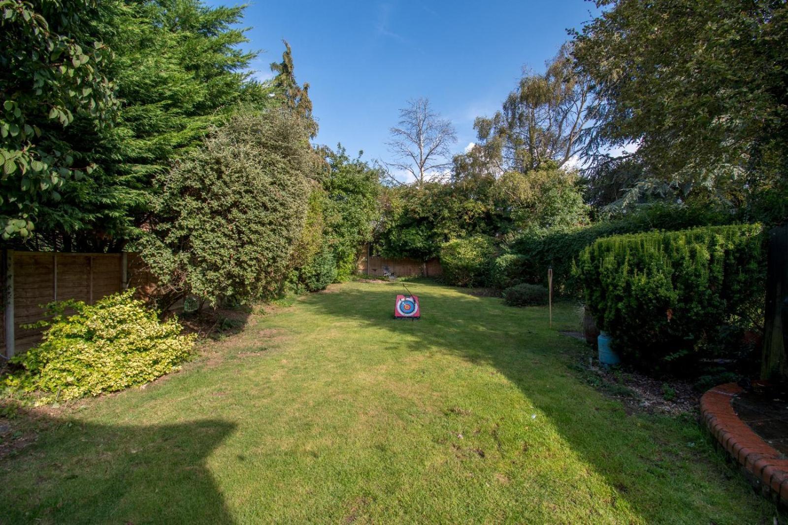 6 Bedroom With Hot Tub & Garden
