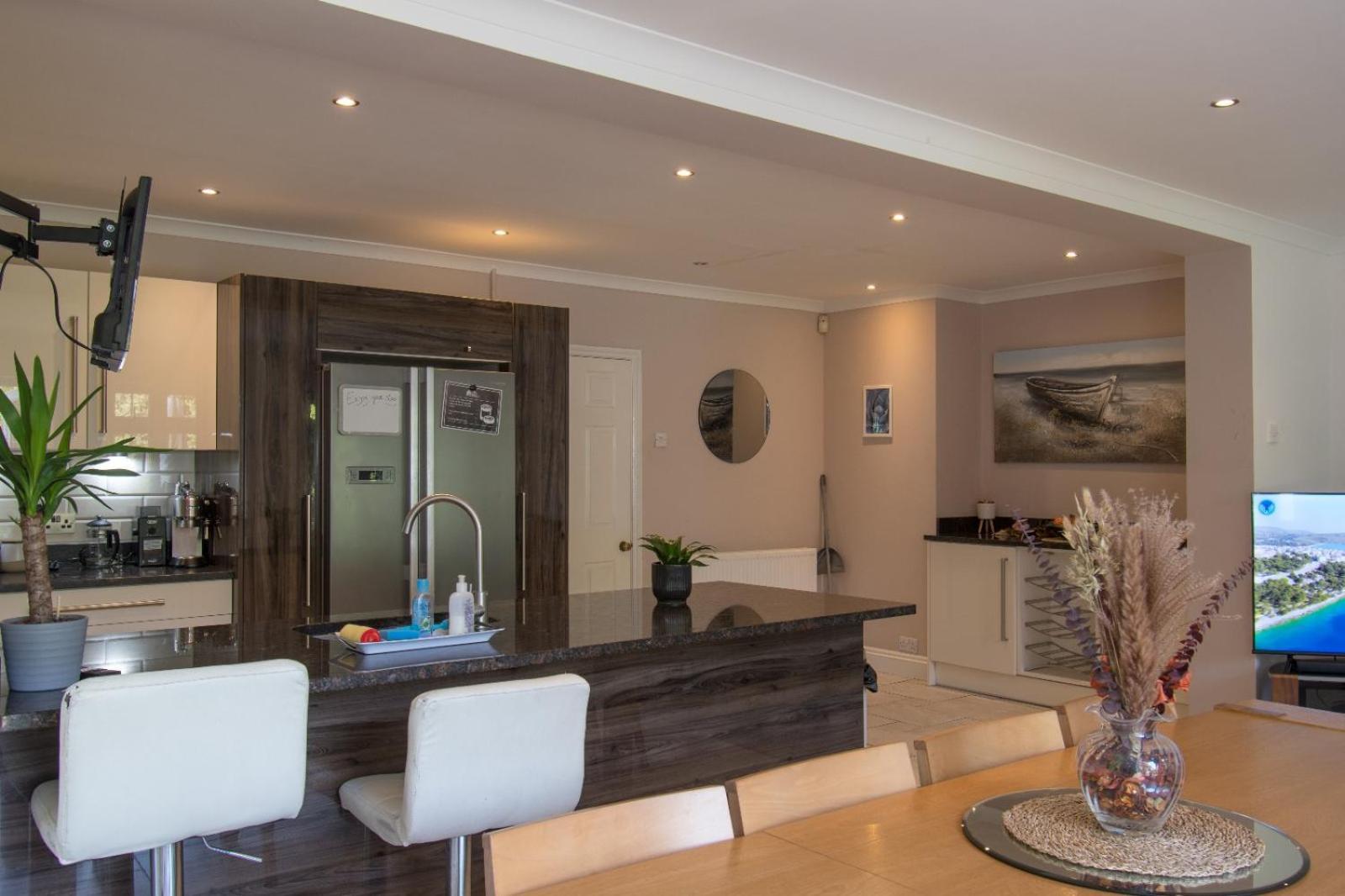 6 Bedroom With Hot Tub & Garden