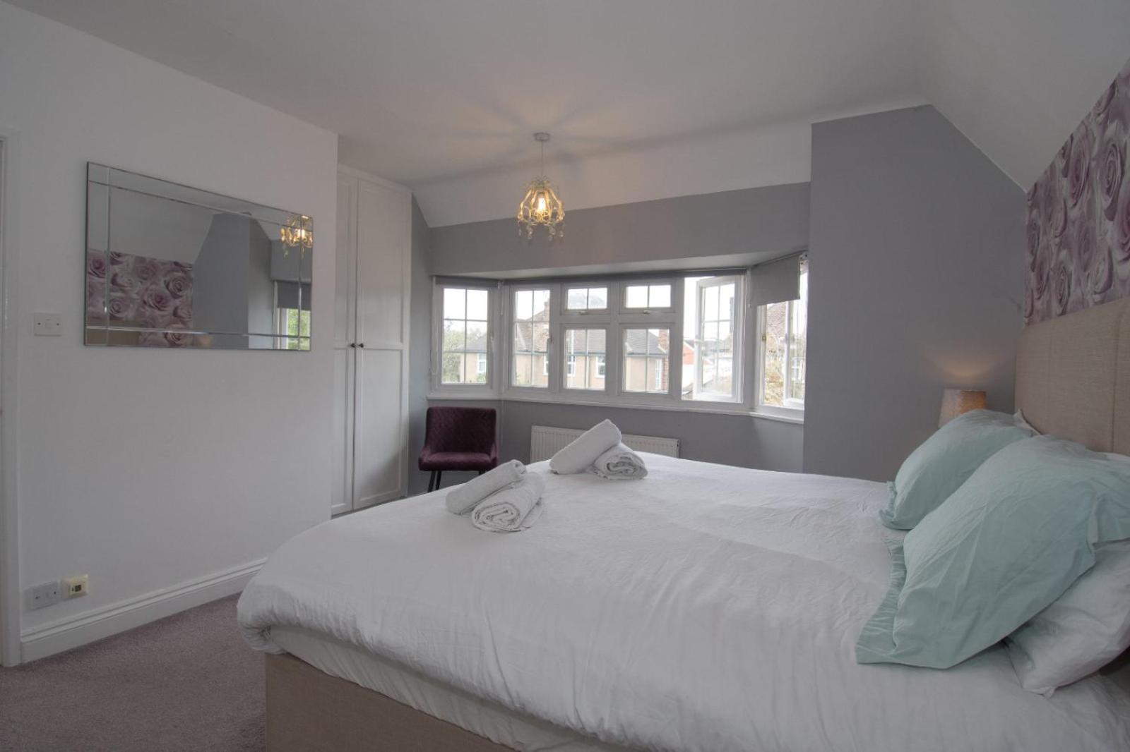6 Bedroom With Hot Tub & Garden Holiday home Luton (Bedfordshire)