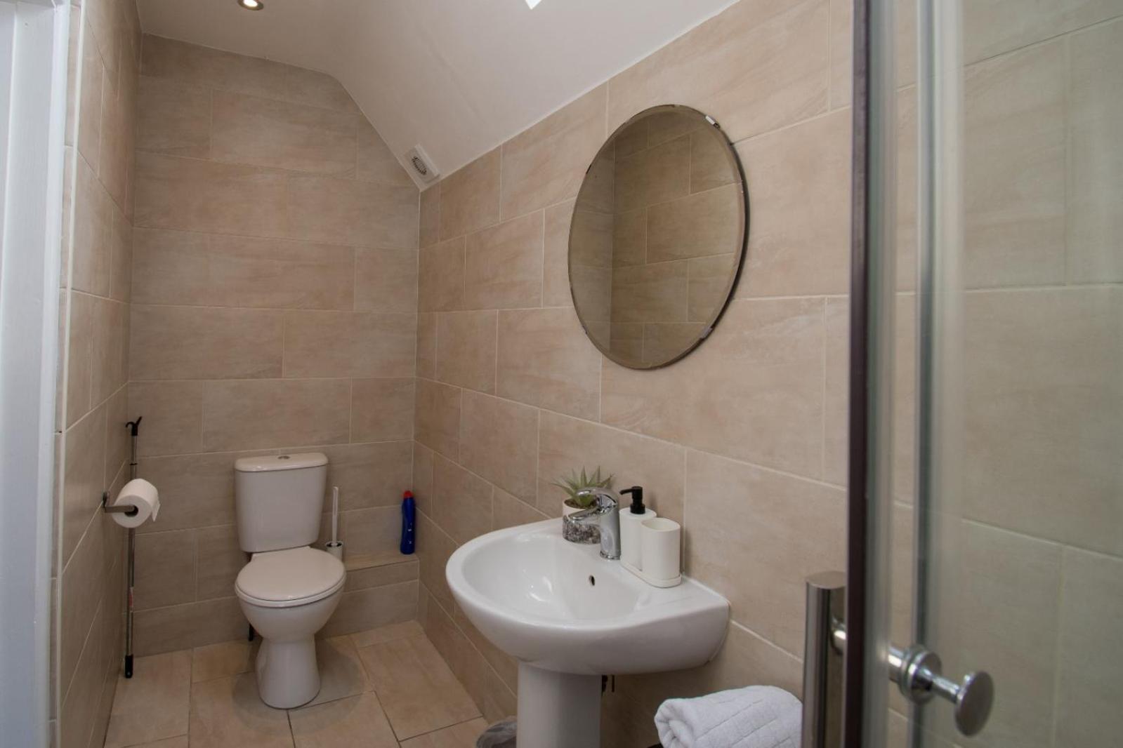 Holiday home 6 Bedroom With Hot Tub & Garden
