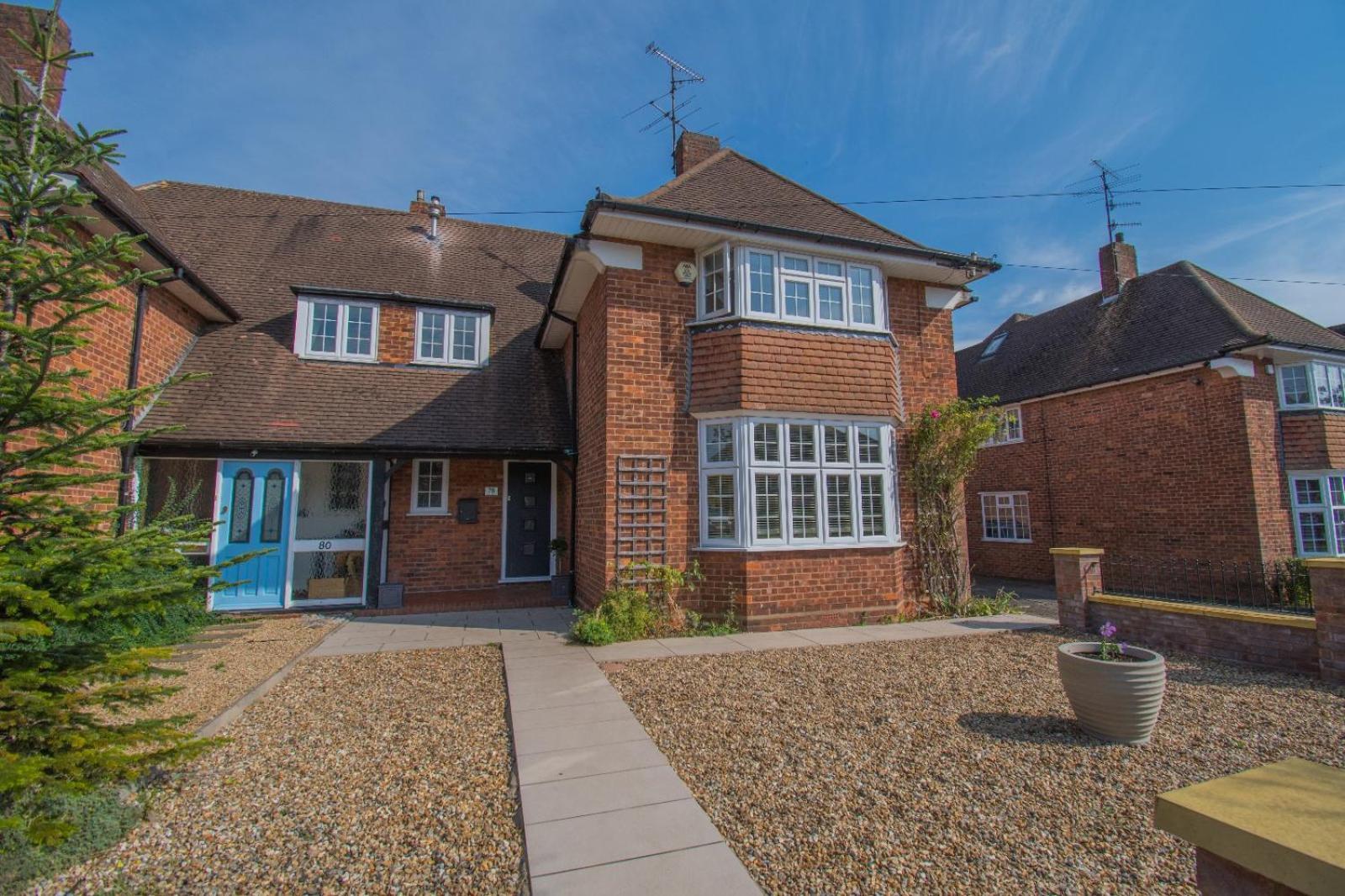 6 Bedroom With Hot Tub & Garden Holiday home *